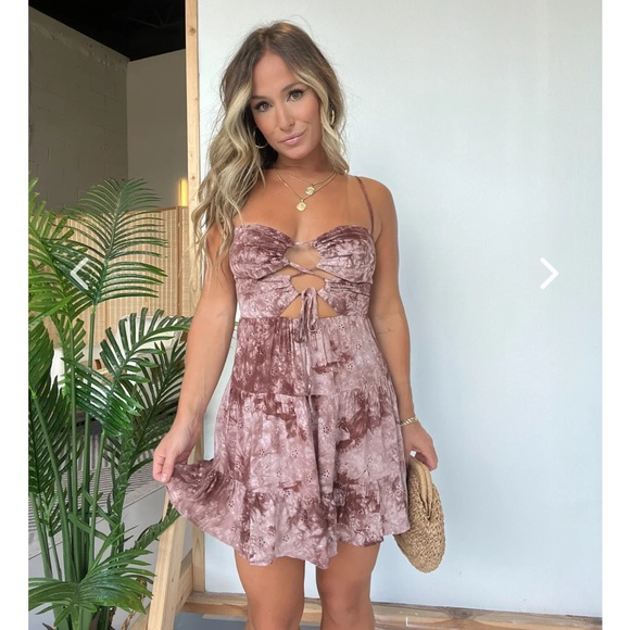 Chic By Ally B Cut Out Tie Dye Dress Marble - Picture 2 of 6